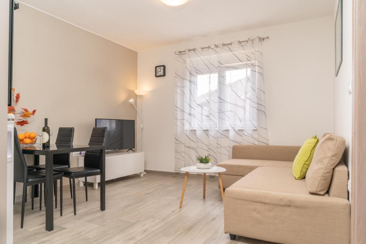 Appartement Tomi à Pula Extérieur photo